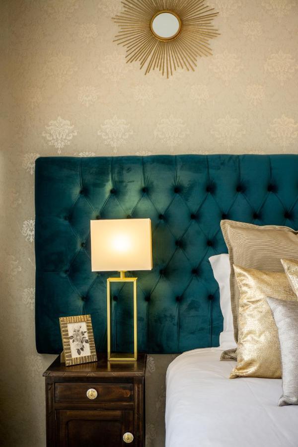 Gaze Out At The City In A Retro-Chic Getaway Lisboa Exteriör bild